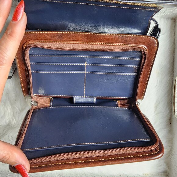 Vintage 90s MC Marc Chantal Navy and Brown Tooled Leather Crossbody bag - Picture 13 of 15